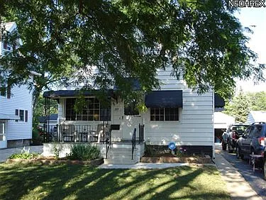 205 Roosevelt Ave photo 1