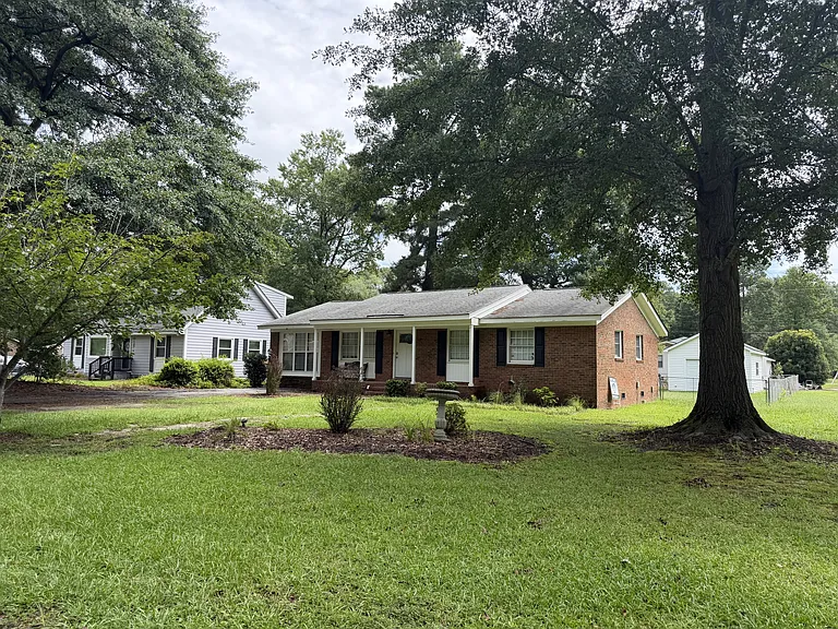 3710 Robinson St — Photo 2