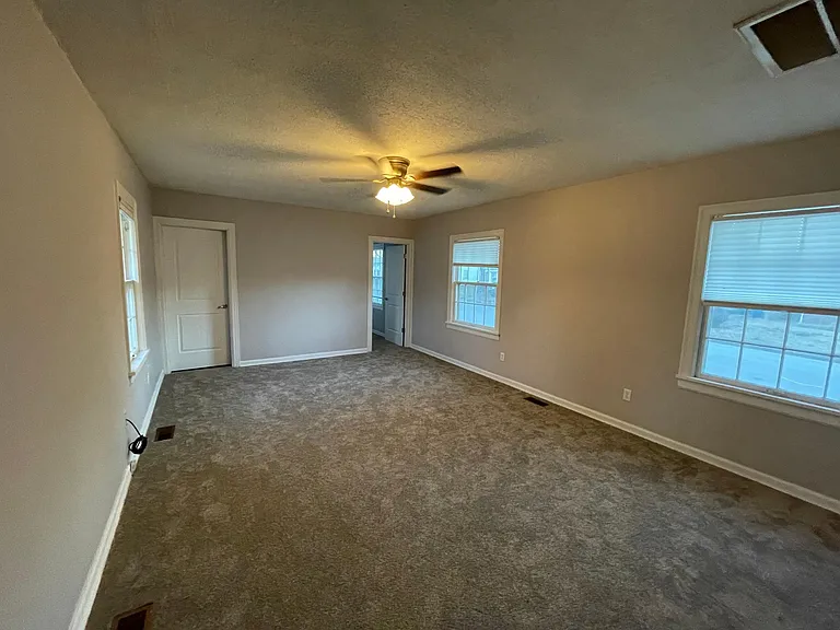 1541 S Kickapoo Ave — Photo 20
