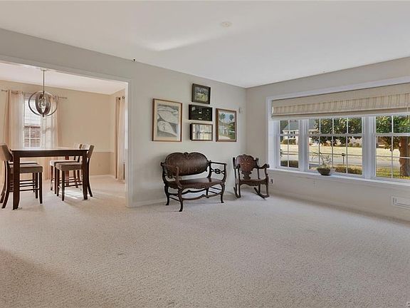 3rd image of 1405 Stoneycreek Dr