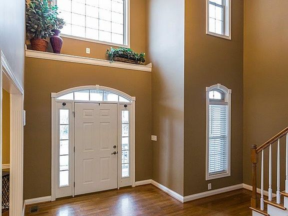 3rd image of 552 Winter Hill Ln