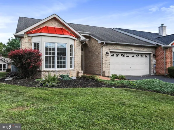 54 Whippoorwill Ln, Falling Waters, WV 25419