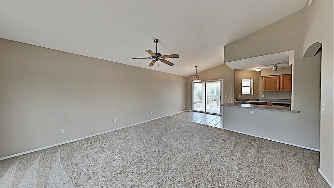 3 bed, 1118 sqft, $1,800 — Photo 3