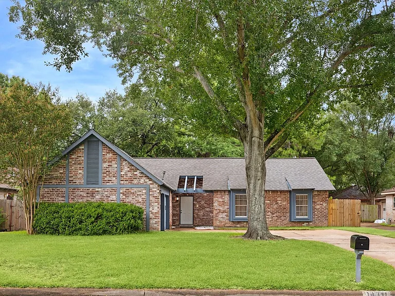 14311 Overbrook Ln — Photo 2