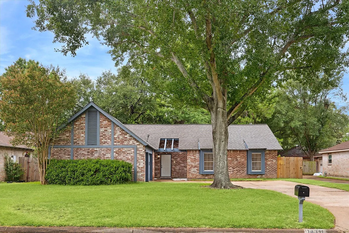 Photo 2 of 18 - 14311 Overbrook Ln - Houston, TX Building Photo - 14311 Overbrook Ln