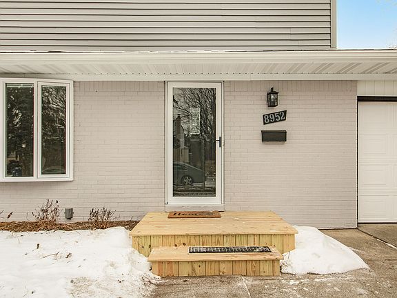 2nd image of 8952 Oxford Ct
