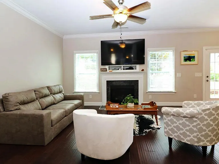 1009 Monmouth Loop — Photo 8
