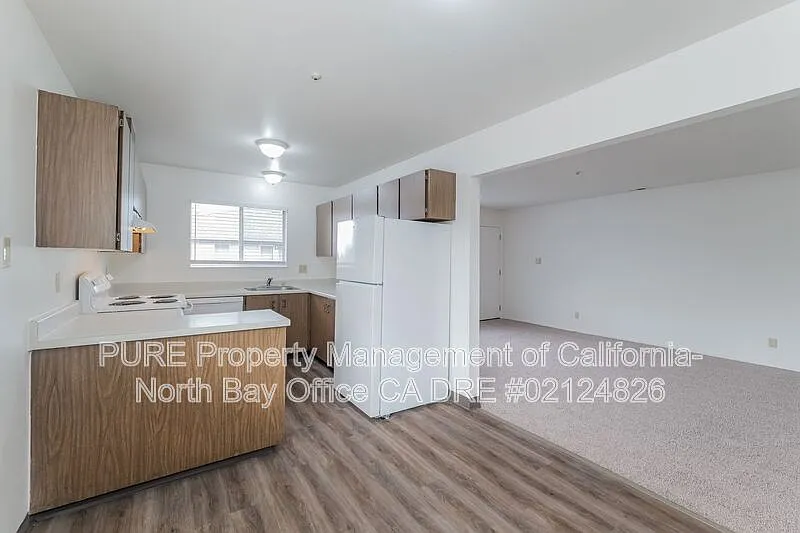 5060 Roma St photo 1