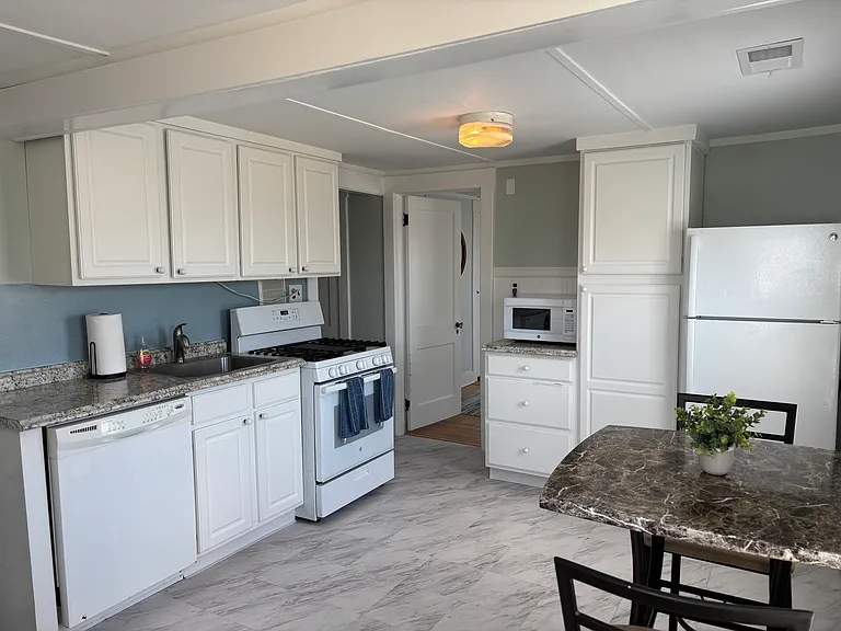 1704 B St #C — Photo 3