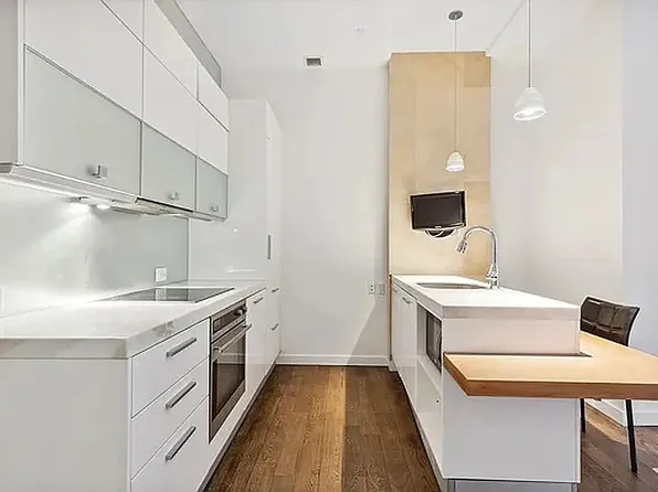 11 E 36th St Suite 304, New York, NY 10016