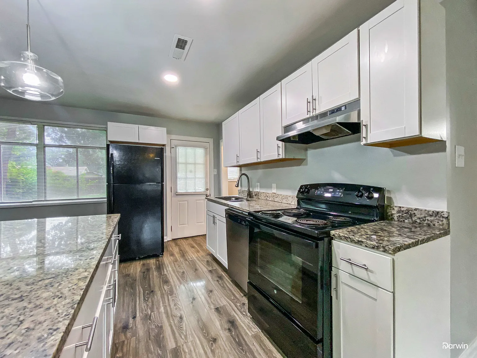 3 bed, 2.0 bath, 1176 sqft, $1,615 — Photo 4