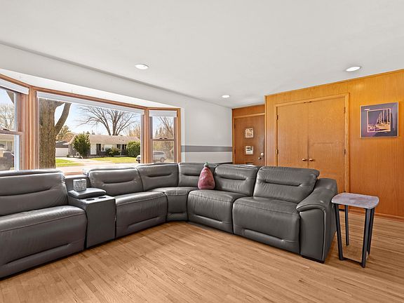 4th image of 2357 15th Ave NW
