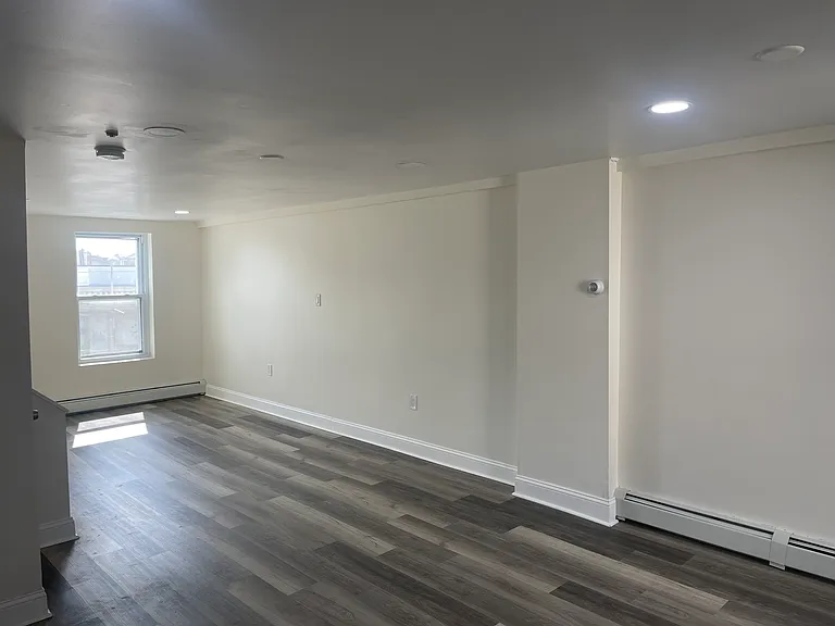 704 S 5th St #3 — Photo 2