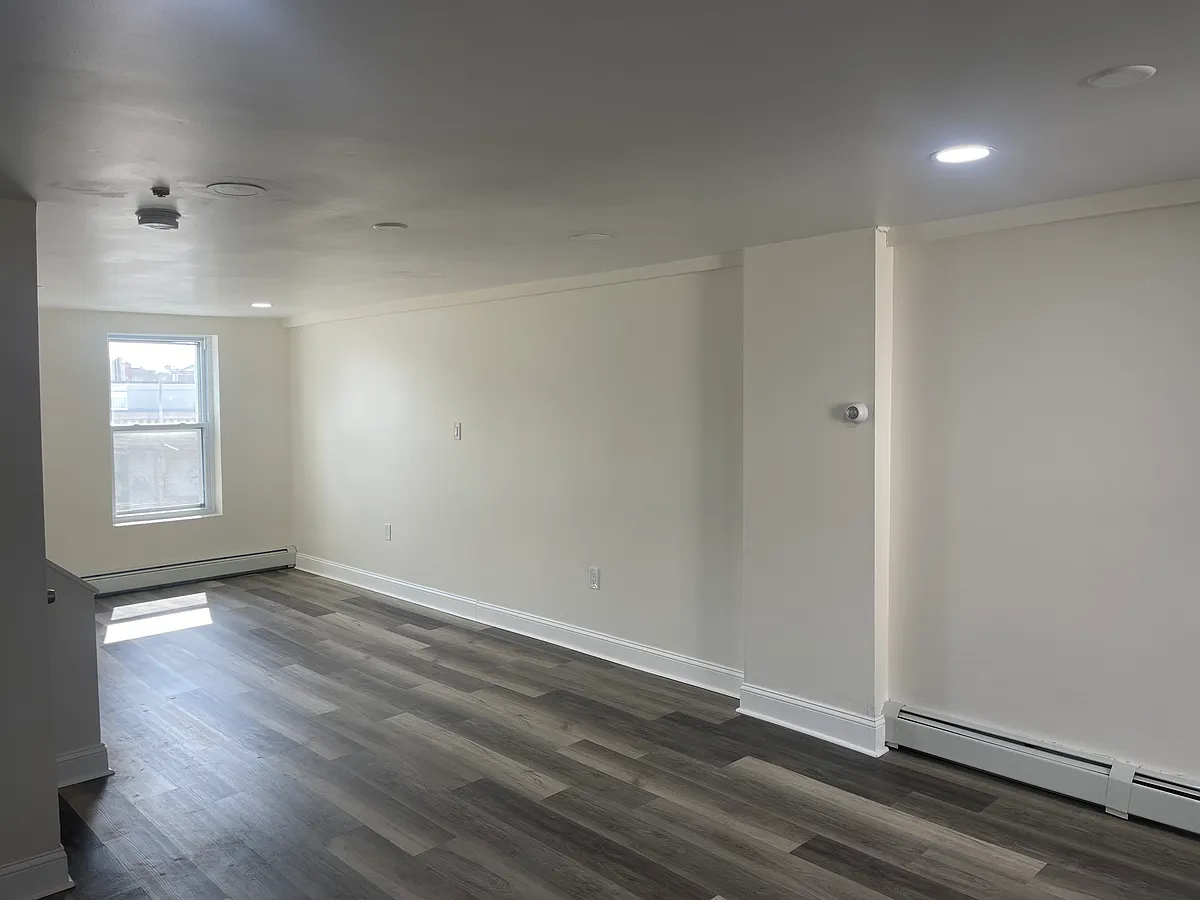 Building Photo - 704 S 5th St #3