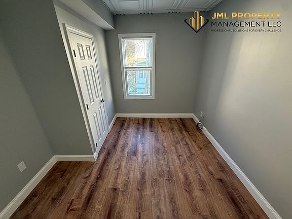 4th image of 47 Bogle St #2