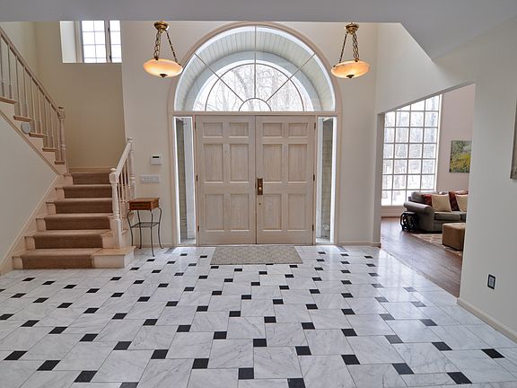 5th image of 4 Sherwood Ln