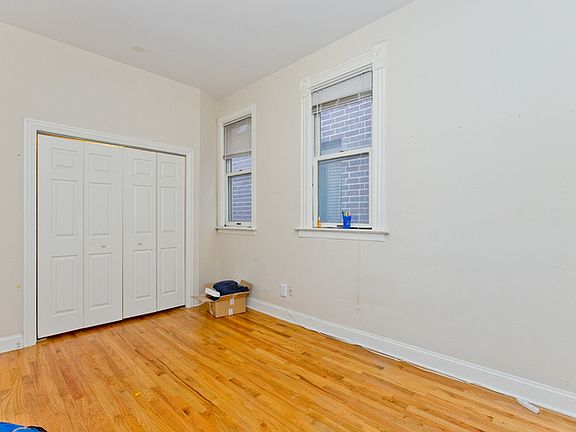 4th image of 1114 W Newport Ave #2