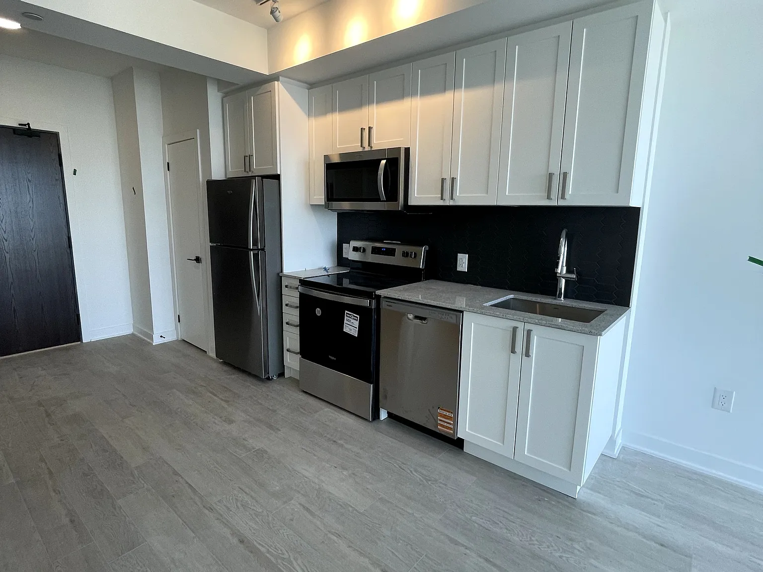 2 bed, $1,895 — Photo 4
