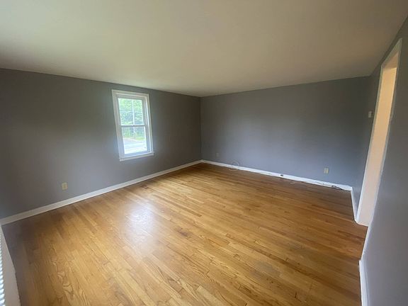 2nd image of 325 Kenwood Ave #1L