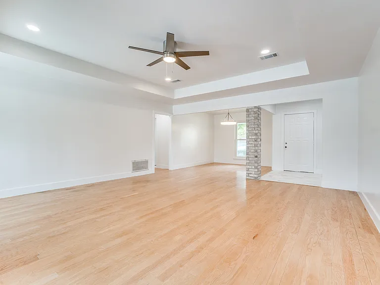 1323 Lark Ln — Photo 10