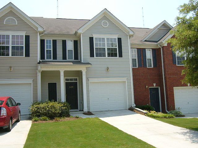 1st image of 439 Lantern Wood Dr