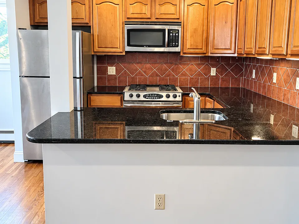 317 7th Ave #2