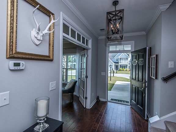 4th image of 118 Carriage Hill Pl