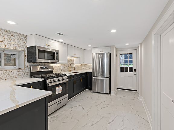 3rd image of 1742 N Mayfield Ave