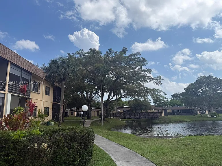 2 Briarwood Cir #212 — Photo 27