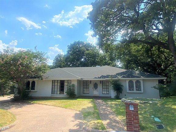2nd image of 2710 Burnwood Ct