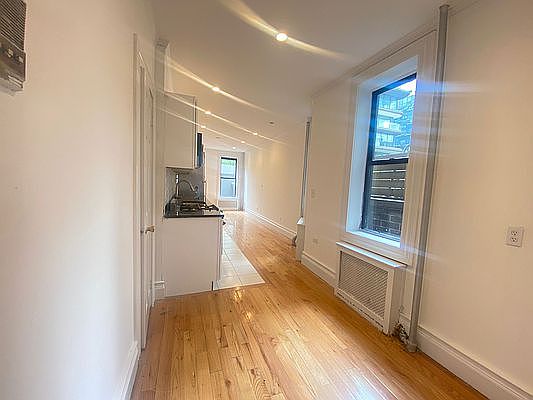 2nd image of 301 10th Ave #2X