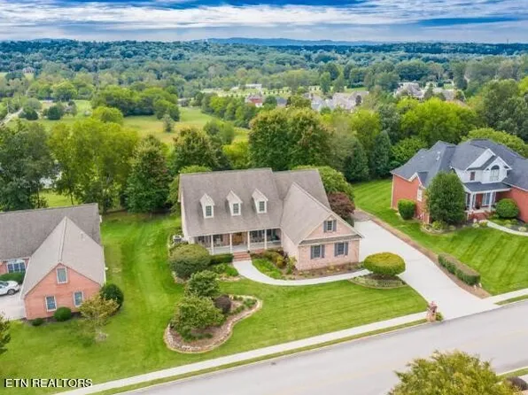 510 Oak Chase Blvd, Lenoir City, TN 37772