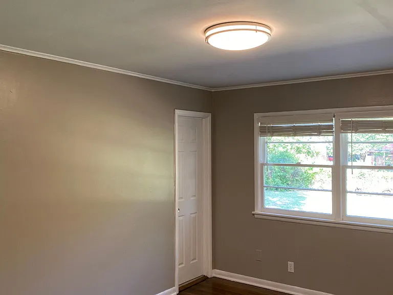 3245 S Irvington Ave — Photo 8