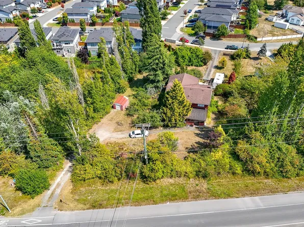 9254 Rideau Ave, North Saanich, BC V8L 1E8