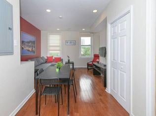 212 S 3rd St #3, Philadelphia, PA 19106