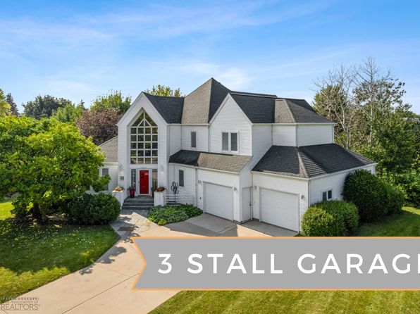 2878 Lilac Ln N, Fargo, ND 58102
