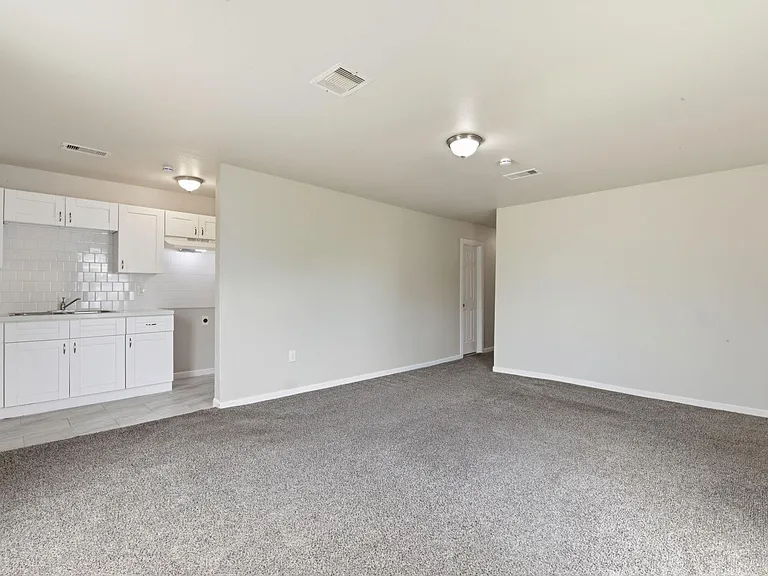 303 Gans St #B — Photo 9