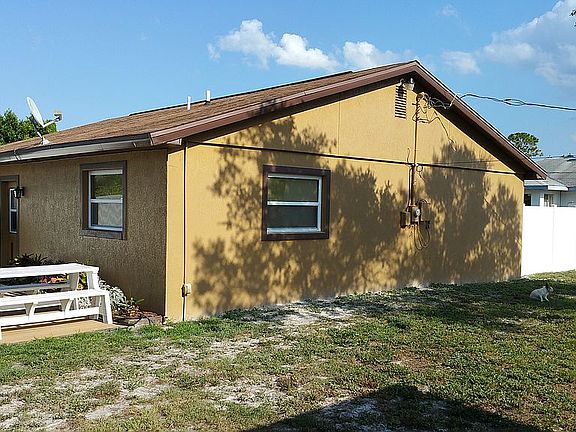 3rd image of 1078 Aaron Dr