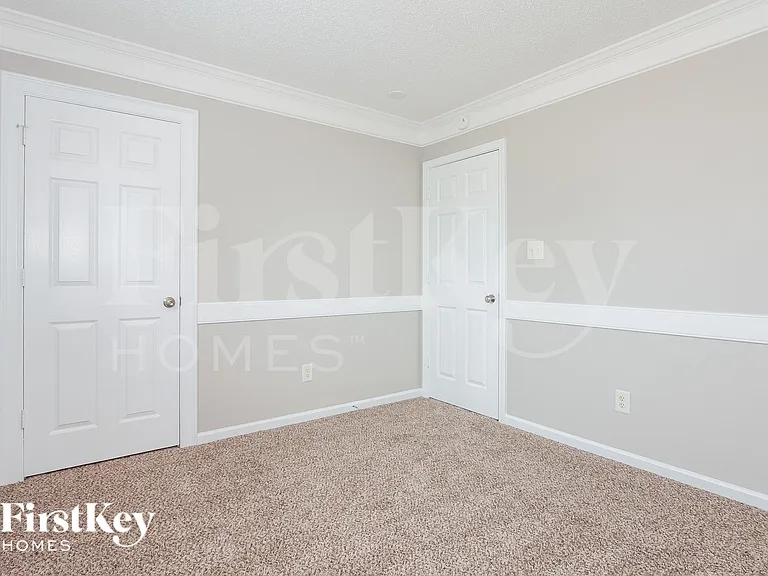 2422 Fairstone Ave — Photo 10