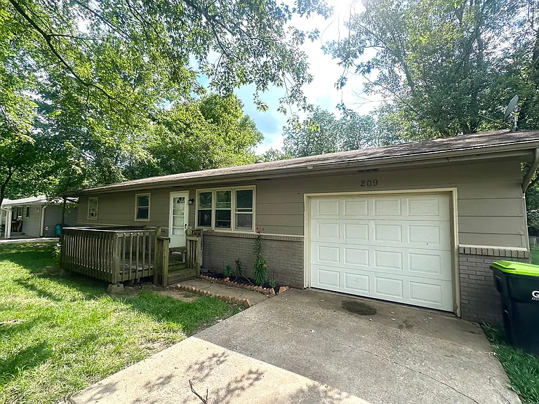 209 S Dale Ave — Photo 2