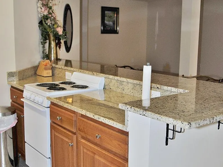 7582 Venture Dr — Photo 15