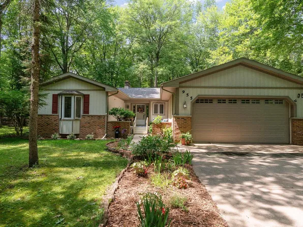 955 S Pinecroft Ln, Midland, MI 48640