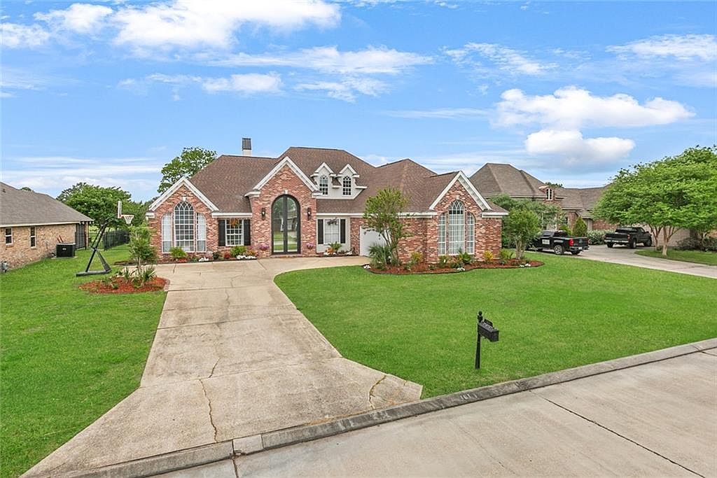 161 W Augusta Ln