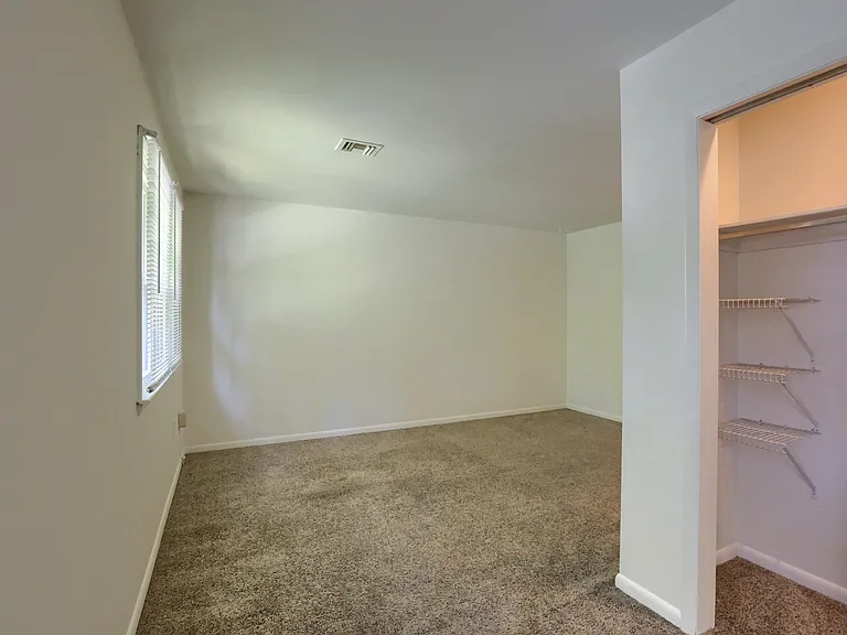 841 & 861 Bonneview Rd — Photo 8