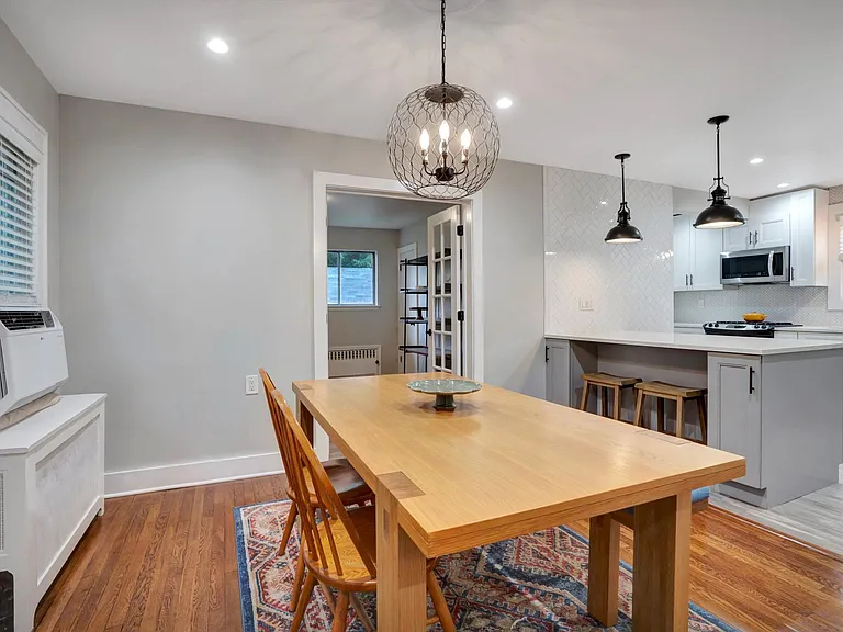 352 Durie Ave — Photo 7