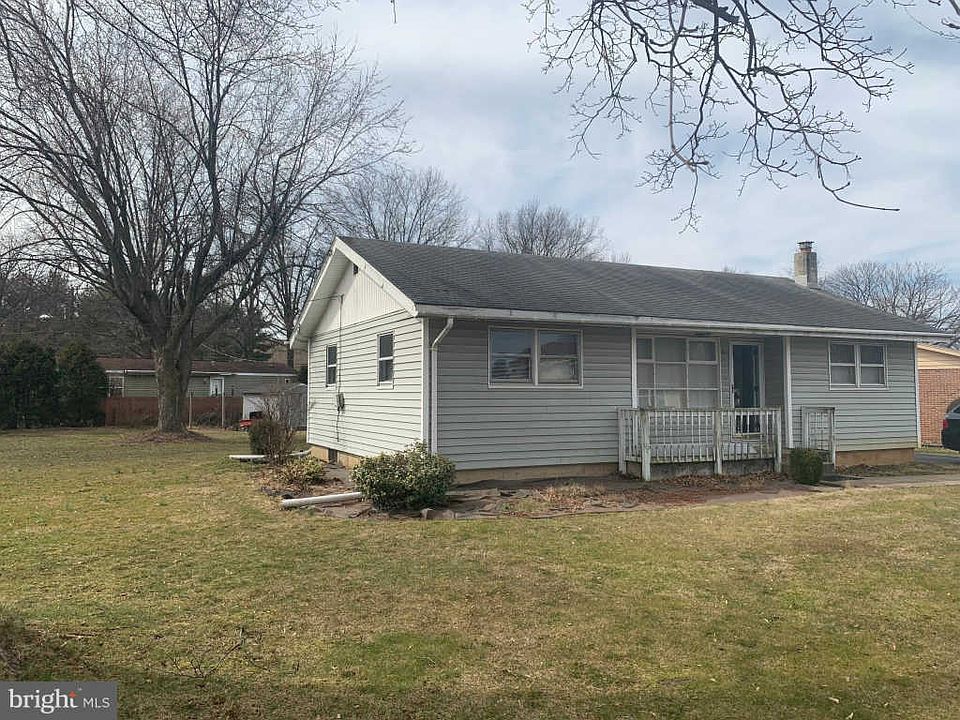 2nd image of 451 Berkshire Ln