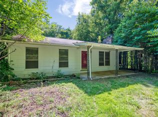 495 Franklin Grove Rd, Bryson City, NC 28713