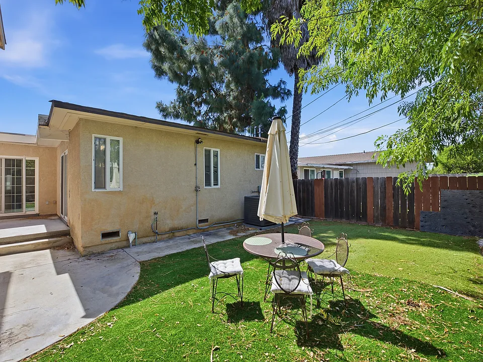 6250 Dorothy Dr