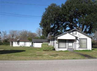 106 Jefferson St, West Columbia, TX 77486