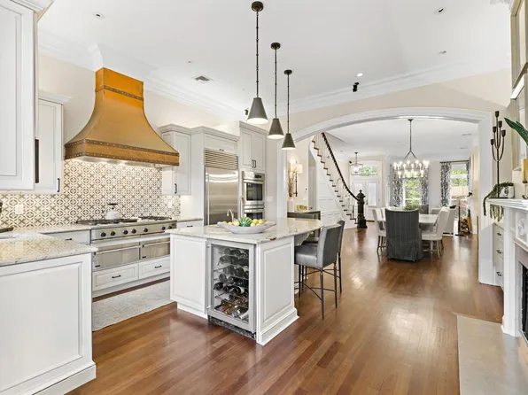 630 Hudson Street image 12 of 50